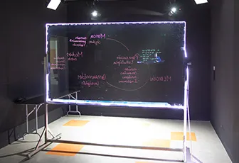 100322-digital-learning-factory-sala-lightboard-card