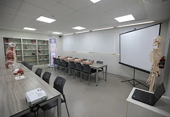 010322-facultad-ciencias-salud-instalaciones-sala-habilidades-clinica