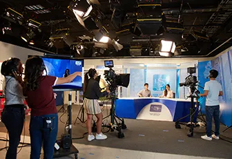 240222-facultad-comunicacion-laboratorio-set-tv