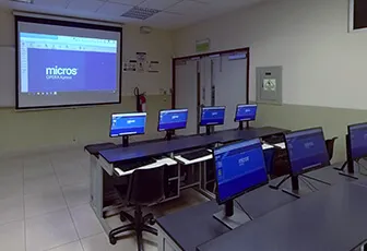 180222-facultad-hgt-laboratorio-salon-sistemas-opera-card