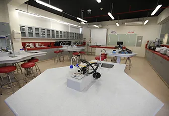 010322-facultad-ciencias-salud-laboratorio-farmacologia-bioquimica