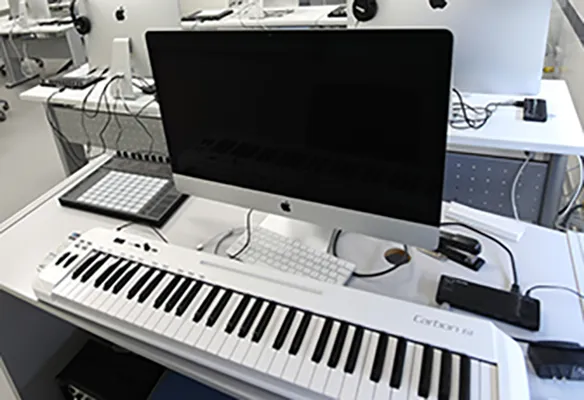 230222-facultad-artes-humanidades-laboratorio-music-production-lab